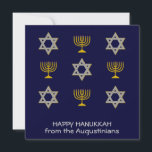 Cartão De Festividades Moderno Personalizado Feliz Chanucá<br><div class="desc">Cartão de cartões de natal HANUKKAH, moderno e personalizado, mostrando o dourado falso e a estrela prateada de DAVID e MENORAH em um padrão em forma de fita contra um fundo azul da meia-noite. O texto lê HAPPY HANUKKAH com um nome de marcador de posição e é PERSONALIZÁVEL, para que...</div>
