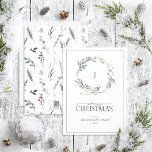 Cartão De Festividades Monograma Black Winter Wreath Merry Christmas Holl<br><div class="desc">Que melhor maneira de espalhar alegria de Natal do que com nosso Monograma Black Winter Botanical Wreath Merry Christmas Card? Esta bela carta apresenta uma coroa verde moderna e de inverno, maravilhosamente decorada com preto escuro, vermelho e botânicos verdes de inverno dessaturados, moldando seu monograma. A palavra "Feliz" é escrita...</div>