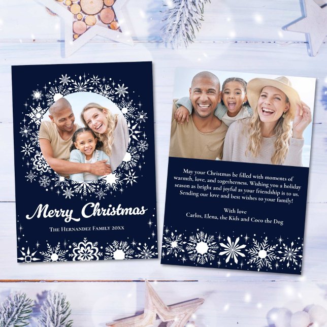 Cartão De Festividades Na moda Snowflakes Marinho 2 Fotografia Natal (Stylish Snowflakes Navy 2 Photo Family Christmas Holiday Card)