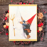 Cartão De Festividades Natais vintages Gnome Fazer Snowman<br><div class="desc">Natais vintages Gnome Fazer Snowman Holiday Card.</div>