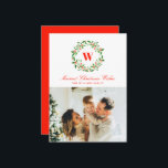 Cartão De Festividades Natais vintages Wreath Monograma Foto<br><div class="desc">Uma coroa elegante de holly e mistela acentua o nome da família, uma letra monograma, nesta solteiro, foto do cartão de Natal em tons clássicos de vermelho e verde. Adicione uma mensagem personalizada mais longa ao backer da placa para obter maiores opções de personalização e torne a sua placa realmente...</div>