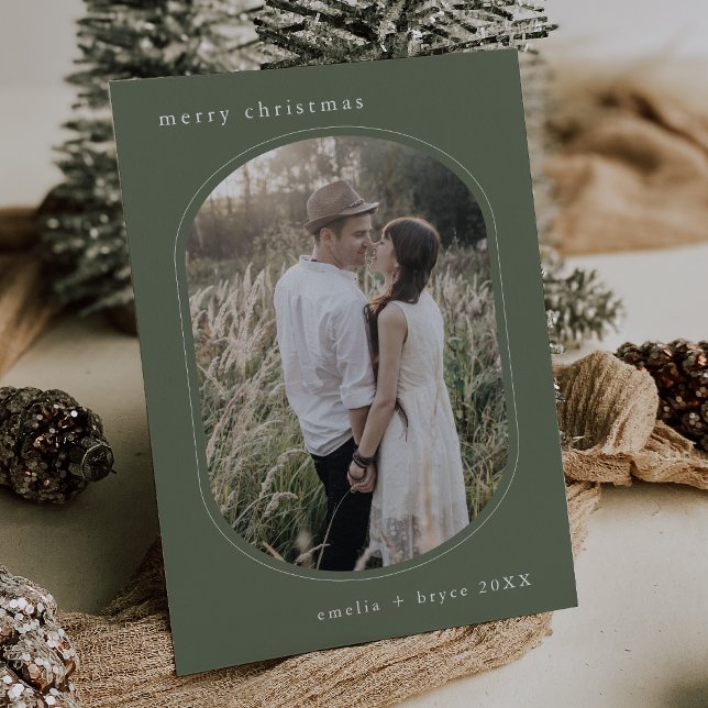 Cartão De Festividades Natal da Família Moderna Simples e Verde EMELIA (EMELIA Green Simple Modern Family Photo Christmas Holiday Card)