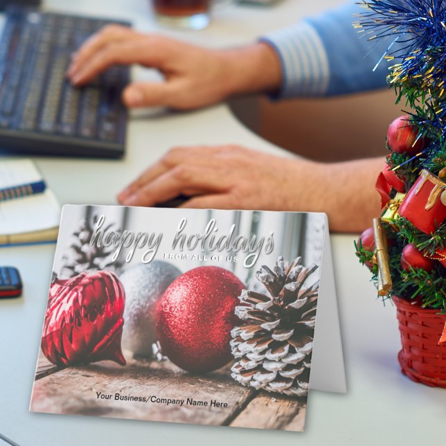 Cartão De Festividades Natal das Ornações Vermelhas e Cinzas (Elegant red and gray ornaments create a warm, classic holiday greeting.)