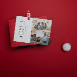 Cartão De Festividades Natal de 2 Fotografias da Família Mínima Moderna<br><div class="desc">Bem-vindos aos feriados deste ano com um Cartão de Férias de Natal da Família 2 Mínima Moderna e Alegre, que captura aqueles momentos perfeitos de alegria com uma família próxima. Este cartão branco e preto é a perfeita incorporação do estilo moderno e minimalista que desejamos. Linhas limpas na tipografia e...</div>
