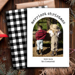 Cartão De Festividades Natal de Arch Simples e Minimalista com Foto Moder<br><div class="desc">Apresentando o nosso moderno Cartão de Natal de Arca Simples e Simples de Foto Minimalista, uma tomada contemporânea do clássico cartão de Natal preto e branco com um toque do tartan de xadrez preto de Buffalo. Este cartão de Natal da família é a escolha perfeita para capturar o espírito da...</div>