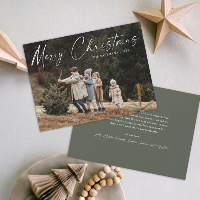 Cartão De Festividades Natal de Foto de Script Manuscrito Simples (A simple photo christmas holiday card with handwritten Merry Christmas script typographic overlay.)