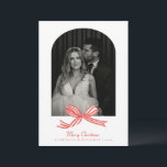 Cartão De Festividades Natal do Arco Vermelho do Arco Elegante Coquette<br><div class="desc">Celebre sua primeira temporada de festas como um casal casado com este Cartão de Natal de Casamento de Arco Vermelho Elegante. Com um belo design de fita vermelha, este cartão personalizado adiciona um toque festivo à sua foto favorita de casamento. Perfeito para recém-casados ou casais que desejam compartilhar cartões de...</div>