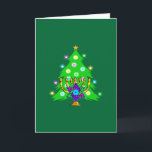 Cartão De Festividades Natal e Hanukkah Juntos<br><div class="desc">Natal e Chanucá sobre presentes para famílias inter-religiosas que celebram a alegria do Natal e a beleza de Chanukah.  Apresentando a árvore e menorah do Natal com a estrela judia de David cercada por presentes de feriado em cartões de saudação,  postagem,  ideias de presentes e roupa para a família.</div>