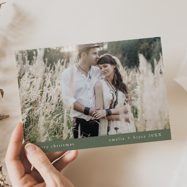 Cartão De Festividades Natal Exclusivo da Família Simples da EMELIA (EMELIA Green Simple Family Unique Photo Christmas Holiday Card)