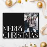 Cartão De Festividades Natal Mínimo Vintage Elegante Black 2 Foto<br><div class="desc">Celebre a estação com estilo de eterno usando este Cartão de Natal de Natal Mínimo Vintage Elegante Black 2 Photo. O elegante fundo preto coloca a palco de duas de suas fotos favoritas, enquadradas em um simples e sofisticado design. Perfeito para aqueles que apreciam elegância vintage com uma reviravolta moderna,...</div>