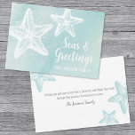 Cartão De Festividades Natal na Praia com Aquarela Costeira<br><div class="desc">Elegante cartão de férias de praia 'Mar & Saudações' com pintura em aquarela azul e estrela-do-mar. Um divertido jogo de palavras com 'Saudações de Fim de Ano' e 'Mar & Saudações' (pode mudar para as palavras clássicas se quiser). Impressão moderna simples e fofa com tema de praia. Fundo de aquarela...</div>