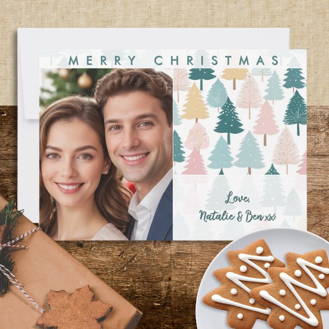 Cartão De Festividades Natal Personalizado das Árvores de Pinheiros do Pa (An elegant Christmas card with pastel pine trees design, customizable with a photo and name(s))