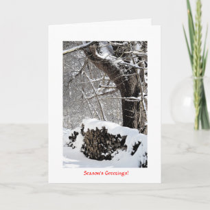 Cartão De Festividades Neve na pilha de madeira