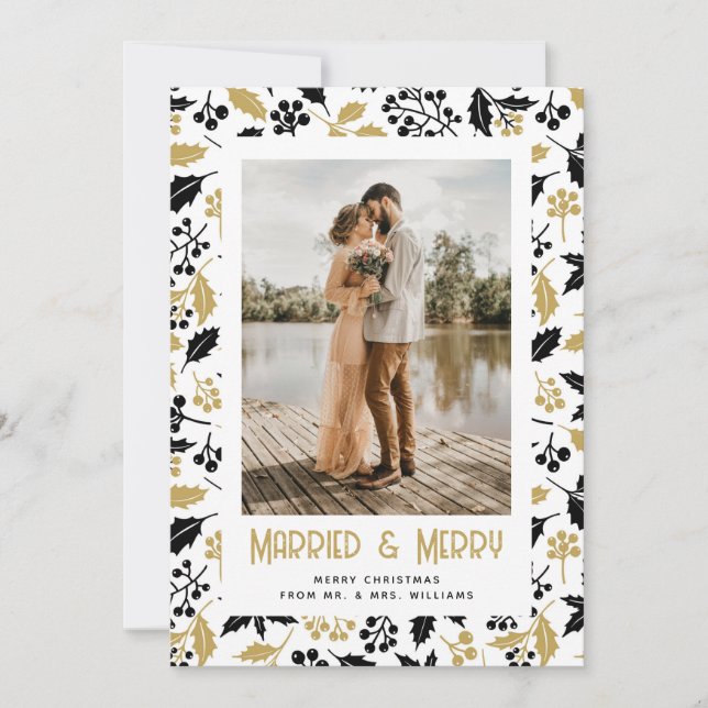 Cartão De Festividades Newlywed Black Gold Holly Berries Photo Christmas (Frente)