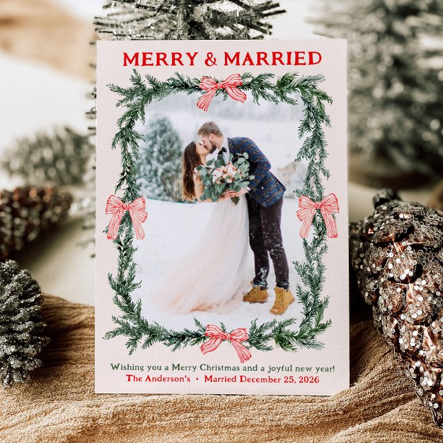 Cartão De Festividades Newlywed Holiday Card Merry and Married (Criador carregado)