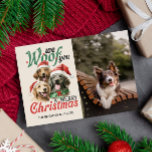CARTÃO DE FESTIVIDADES NÓS TE PERCEBEMOS DE NATAL DE NATAL DE CACHORRO DE<br><div class="desc">Nossos cartões postais de Natal inspirados em fúria apresentam uma imagem retrógrada vintage de três restaurantes do Ouro Labrador em Santa Hats e a citação caprichosa 'Nós te damos um feliz Natal' em fonte retrô-vintage. Adicione sua foto de cachorro ou gato, ou até mesmo um retrato da família com seu...</div>