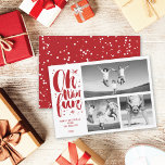 Cartão De Festividades Oh, Que Espelho Divertido Espeta Estrelas 3 Foto<br><div class="desc">Que Saudações Divertidas Em Escuros Brancos E Estrelas Espelhadas. Uma Placa De Colagem De Várias Fotografias De Natal E Caligrafia De Tendência E Na moda. Cartões de foto de Natal ou feriado moderno com 3 fotos em um layout simples com design frontal e traseiro. Concebido por gordura*fa*estanho. Fácil de personalizar...</div>