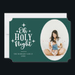 Cartão De Festividades Oh Santa Noite Foto Verde<br><div class="desc">Tipografia química,  citação tradicional de feriado "Oh Santa Noite",  Cartões de foto de Natal. O cartão apresenta fundo verde festivo,  texto branco,  quadro fotográfico oval para foto de solteiro na frente,  linhas de texto de modelo para nome,  ano,  mensagem e nomes de família.</div>