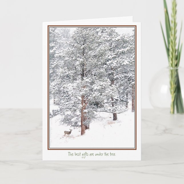 Cartão De Festividades Os melhores presentes estão debaixo das árvores. (Frente)