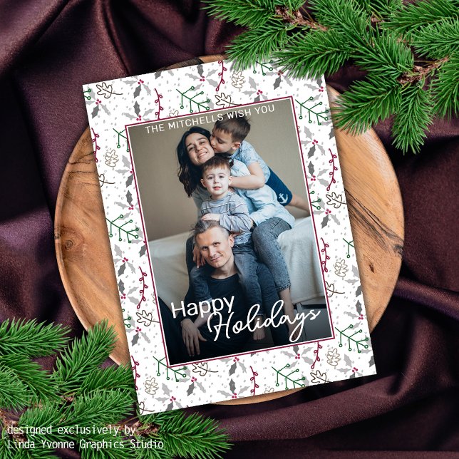 Cartão De Festividades Padrão Agulha Verde-Escuro de Berries Vermelhos Ho (Criador carregado)