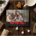 Cartão De Festividades Papais noeis Ho Ho - Natal<br><div class="desc">A carta de saudação de Natal em Papais noeis bonitinhos inspirou a design de "Ho Ho" que se reverte para o padrão do floco de neve de Natal em vermelho e preto no verso. Personalize com sua foto horizontal,  mensagem e nome da família.</div>