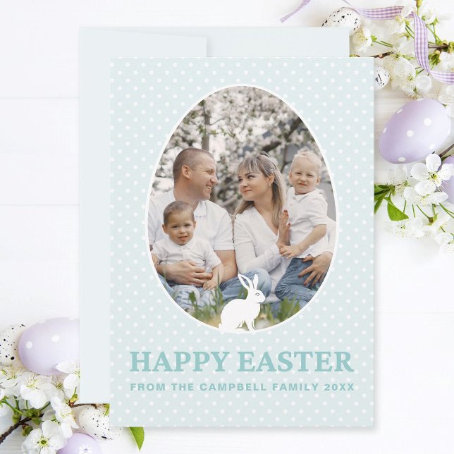 Cartão De Festividades Páscoa Fotográfica de Forma de Ovo Coelho Coelho C (Modern Happy Easter family photo card with cute Easter bunny and text elements in pastel turquoise.)