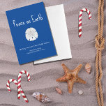 Cartão De Festividades Paz de Natal em Earth Beach Sand Dollar Blue<br><div class="desc">Tropical Beach Peace on Earth Blue card,  com um dólar de areia e design de tipografia branca. Com a inscrição personalizável,  você pode adicionar seu próprio texto. Uma maneira simples de enviar amor e bons desejos aos amigos e à família neste Natal.</div>