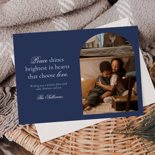 Cartão De Festividades Peace and Love Holiday Photo Announcement (Criador carregado)