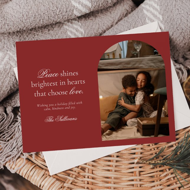 Cartão De Festividades Peace Shines Brightest Minimalist Red Photo  (Criador carregado)