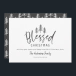 Cartão De Festividades Pequena e moderna casa rústica abençoada Natal<br><div class="desc">O moderno estilo de fazenda minimalista abençoou o cartão de na moda de Natal rústico. Com texto desenhado à mão moderno e árvores. A cor do backer pode ser personalizada.</div>