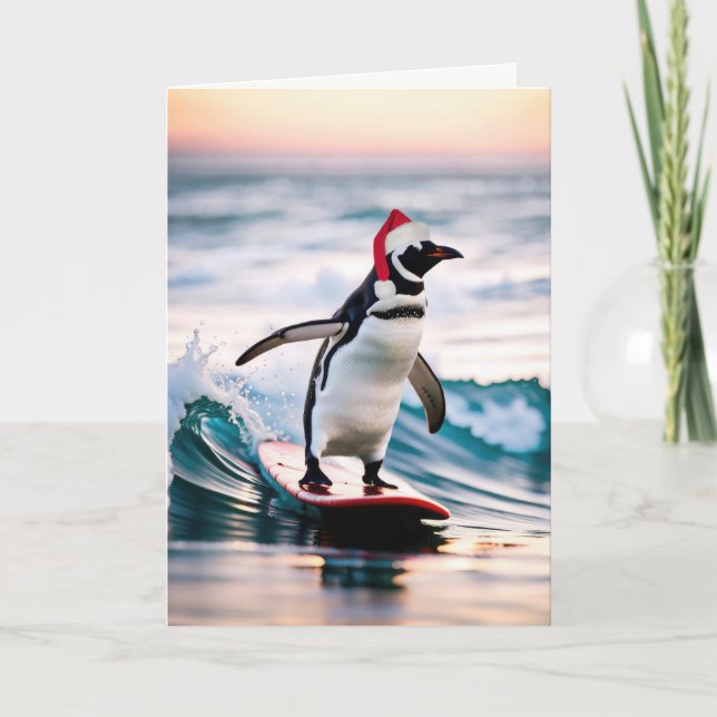 Cartão De Festividades Pinguim de Natal surfando numa onda (Frente)