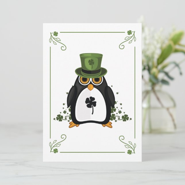 Cartão De Festividades Pinguim de São Patrick (Em pé/Frente)
