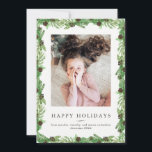 Cartão De Festividades Pino de Férias e Chalkboard | Foto de Natal<br><div class="desc">Este lindo cartão de Natal apresenta galhos verdes de pinheiros com cor d'água com pinecones castanhos e um quadro preto moderno no verso. Adicione sua foto pessoal favorita. Arte via LABFcreations.</div>