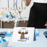 Cartão De Festividades Placa Personalizada de Chanucá Feliz Hanukkah Moos<br><div class="desc">Deseje àqueles que estão na sua lista um Feliz Chanucá Moooooooooooooooooooooooosequal,  com este divertido Cartão de Feriado Moose que pode ser totalmente personalizado para dizer exatamente o que você quer! Adicione qualquer nome da família ou da empresa.</div>