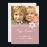 Cartão De Festividades Placa plana de fotografia de David Hanukkah<br><div class="desc">Um padrão de estrelas moderno com um estilo de texto clássico faz deste cartão de Chanucá um tipo. Adicione uma foto da família e personalize seus amigos.</div>