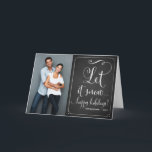 Cartão De Festividades Placa Rustic Chalkboard Let It Snow Script Holiday<br><div class="desc">Rustic Chalkboard Let It Snow Typoographic Holiday Card (Cartão de Feriado para Neve) Cartão personalizável de feriado/Cartões de foto de Natal para oferecer à sua família e amigos um roteiro cômico. Este cartão de férias dobrado será perfeito para casais e recém-casados. Isso está disponível em várias cores.</div>