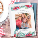 Cartão De Festividades Poinsettia Lanterna - Foto de Natal de Script Casu<br><div class="desc">Cartões de foto de Natal com uma das suas fotos favoritas. O cartão de férias é marcado com escrita casual e tipografia clássica, sendo todos editáveis. O modelo de fotografia está configurado para apresentar a sua imagem em formato quadrado. O design tem terras aquáticas de verde-inverno e flores de natal...</div>