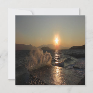 Cartão De Festividades Pôr do sol no quebra-mar na Croácia – Ondas da Bur