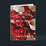 Cartão De Festividades Primeiro Natal Sr. Casamento Red White Floral<br><div class="desc">Primeiro Natal,  Sr.ª Noite Vermelha Cartão Floral de Férias Vermelho Primeiro Natal,  Sr. e Sra. Newlyweds - Este lindo Flor Romântico Moderno Floral Vermelho com Dourados Acentos de Bola e buquê de Flores Lily de Calla Branca tem uma coleção correspondente na loja. Personalize-o.</div>