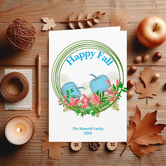 Cartão De Festividades Pumpkins Azul Branco Queda Muralha Verde Verde Flo (Blue Pumpkins Fall Wreath Greenery Floral Holiday Card)
