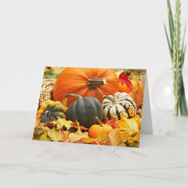 Cartão De Festividades Pumpkins in Fall Leaves card (Frente)