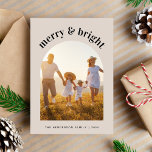 Cartão De Festividades Quadro de Fotografias Arranjadas da Família Feliz<br><div class="desc">Cartão mínimo de férias com creme leve com foto em um quadro arquivado. A "feliz & brilho" é escrita acima na moderna tipografia moderna da moda. Você pode personalizar seus nomes e o ano em uma simples tipografia.</div>