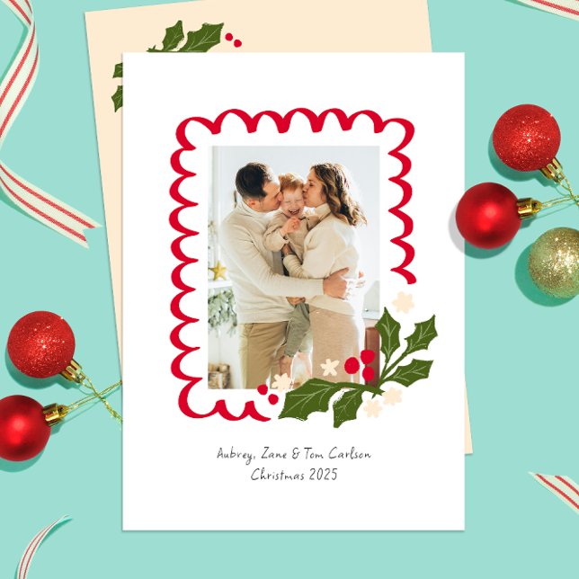Cartão De Festividades Quadro de Scallop Festivo com Holly One Foto (cherry red scallops frame a personal picture on this festive holly themed Christmas photo card)
