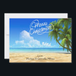 Cartão De Festividades Quente Sunny Beach Christmas Card<br><div class="desc">Desejos quentes de férias da praia. Em um roteiro branco diz: "Feliz Natal". Há um céu azul brilhante com palmeiras ao longo do lado saindo. O oceano com água azul de cristal está caindo na areia. Veja as muitas outras cenas de praia e produtos que temos em nossa loja.</div>