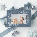 Cartão De Festividades Ramificações Físicas | Foto Elegante<br><div class="desc">Este cartão de férias simples e elegante, inspirado na natureza, apresenta a sua foto favorita, horizontal ou orientada à paisagem, enfeitiçada nos cantos com imagens de uma cor azul-aquática graciosa. "Joyful" aparece no canto superior esquerdo em um guião manuscrito em chic, com seus nomes e o ano no canto inferior...</div>