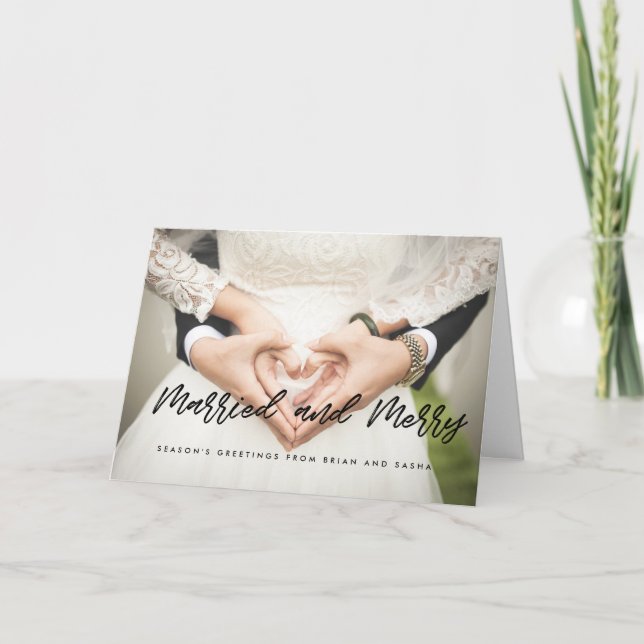 Cartão De Festividades Recém-casados de fontes pretas casadas e Felizes (Frente)
