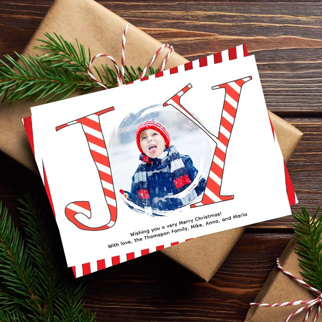 Cartão De Festividades Red Candy Cane Stripe Foto de Natal Joy (Joy typography Christmas photo card template. )
