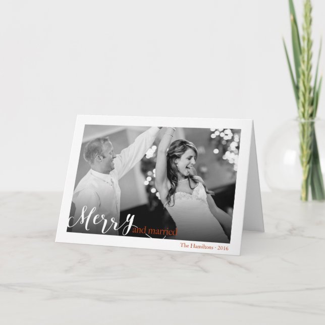 Cartão De Festividades Red Merry and Married Newlyweds Photo Christmas (Frente)