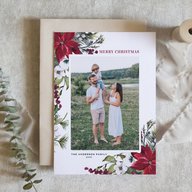 Cartão De Festividades Red Poinsettia Foto Botânica Feliz Natal (Customizable photo Christmas card featuring watercolor burgundy red poinsettia and white flowers)