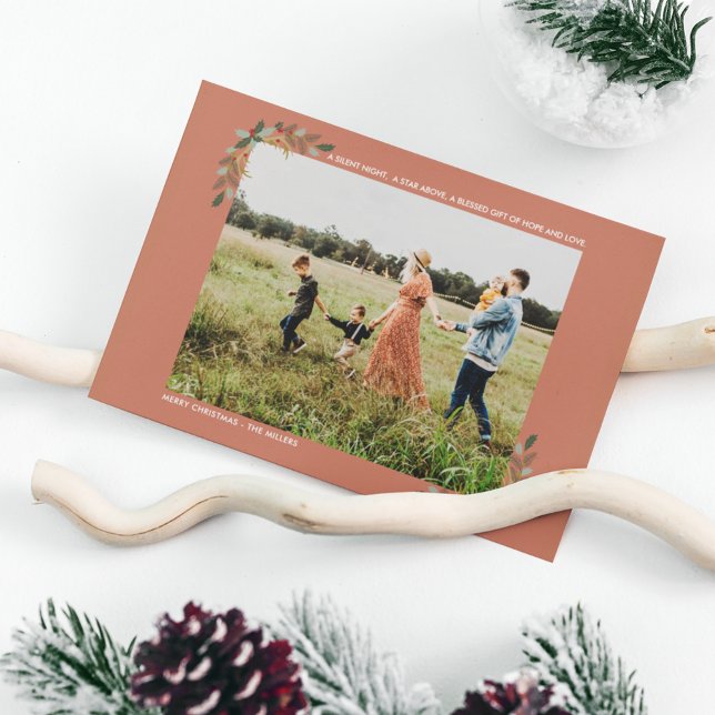 Cartão De Festividades Religião Silenciosa à Noite e Amor Holly Xadrez (Family Photo Religious Silent Night Christmas Holiday Card)